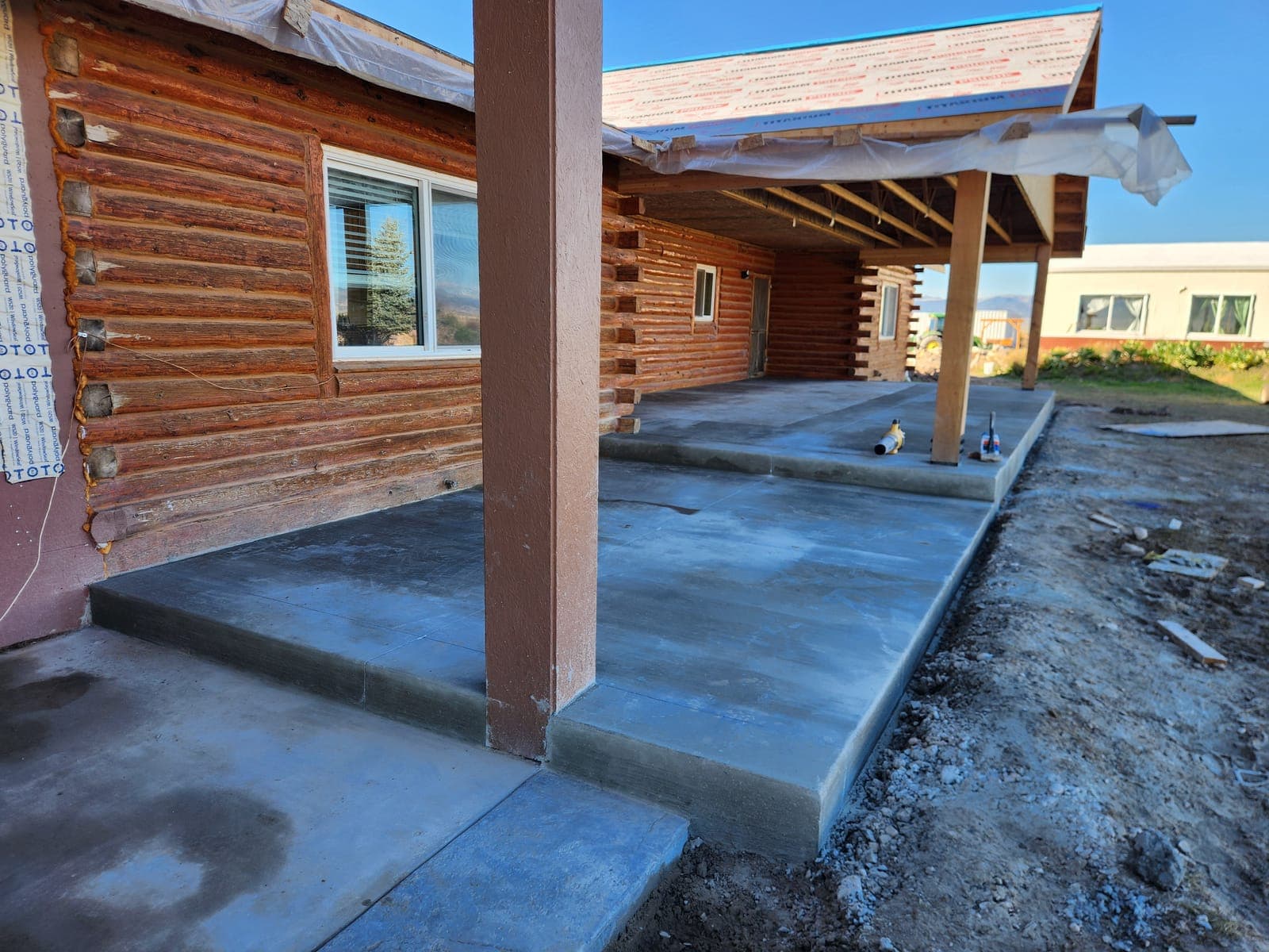 Covered patio & entry step by Montara Forge